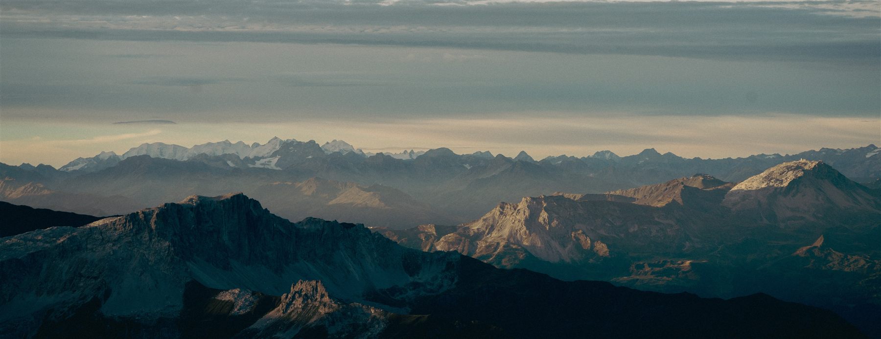 Alpenpanorama bei Sonnenaufgang